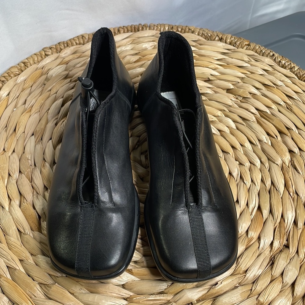 Accent slip on elastic lace up black leather shoes